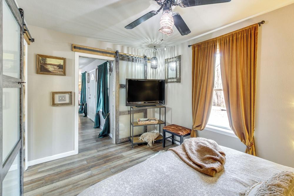 Tranquil Hot Springs Getaway Near Ouachita River!