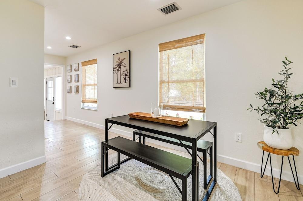 Modern Naples Duplex Home ~ 7 Mi to Beach!