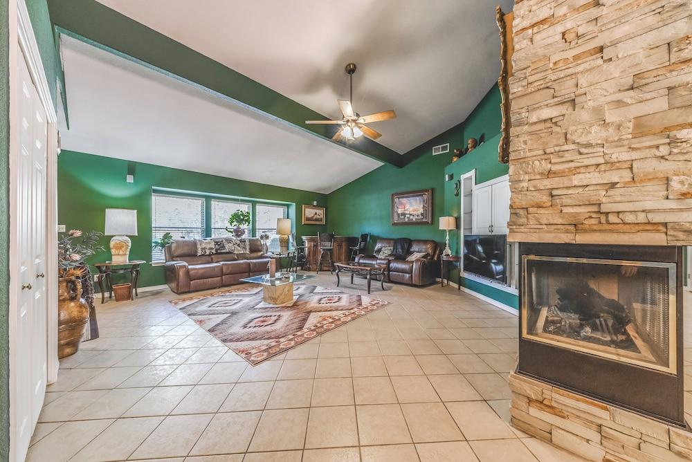 Charming Home w/ Patios, Near Ruidoso Downs Casino