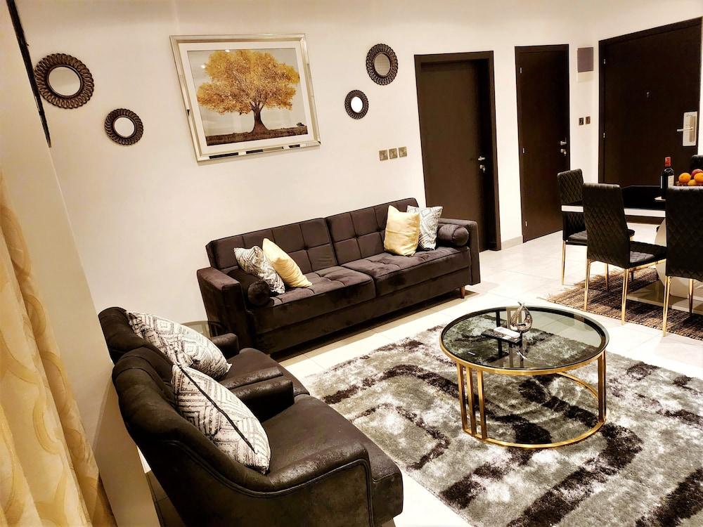 Chafford Suite-Douglas Luxury Apartments