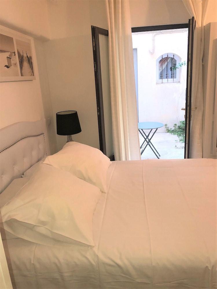 One bedroom flat ground floor avec cuisine -Rue Saint charles - métro Charles Michels 75015 PARIS