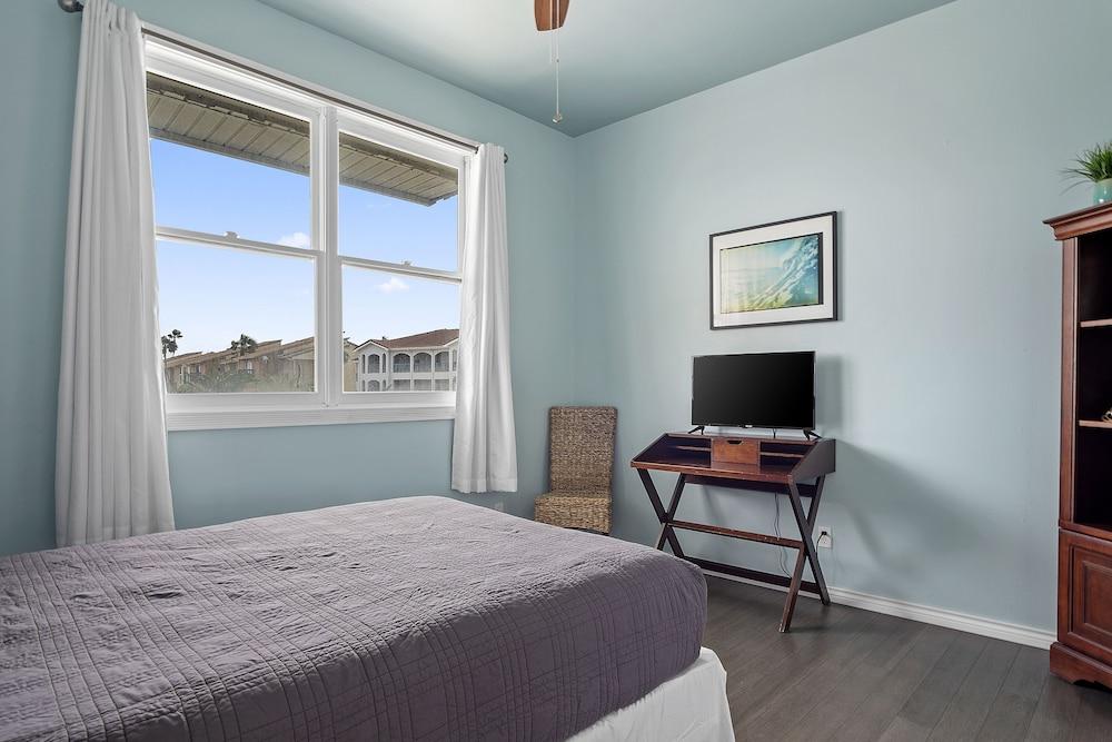 High Tide - Water View and Boat Slip!