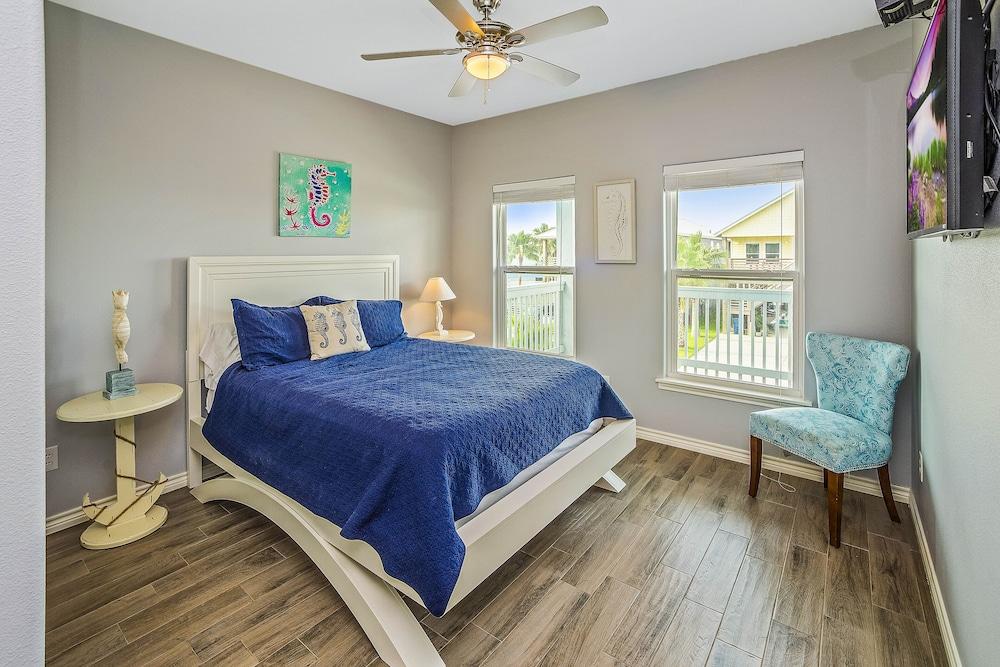 La Sirena - Overlooking Nature Preserve