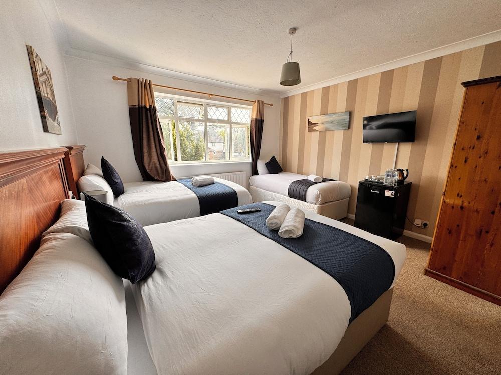 High Trees Gatwick Guest House