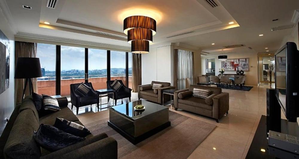 Family Apartment At Times Square