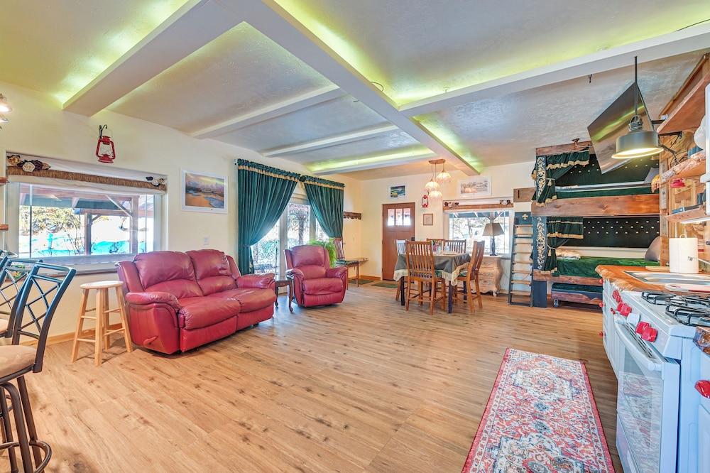 Cozy Kenai Abode w/ Private Deck: 5 Mi to Ocean!