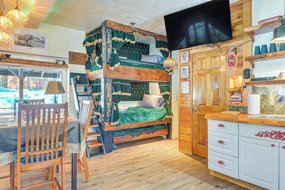 Cozy Kenai Abode w/ Private Deck: 5 Mi to Ocean!