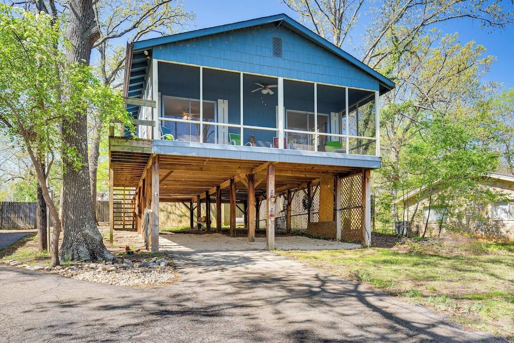 Hawkins Vacation Rental w/ On-site Lake Access!