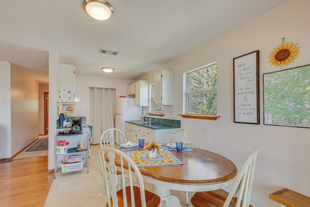 Hawkins Vacation Rental w/ On-site Lake Access!