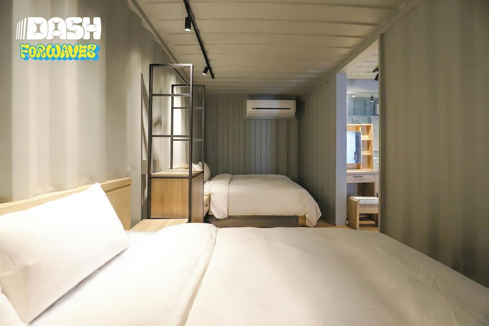 Dash Forwaves Hotel