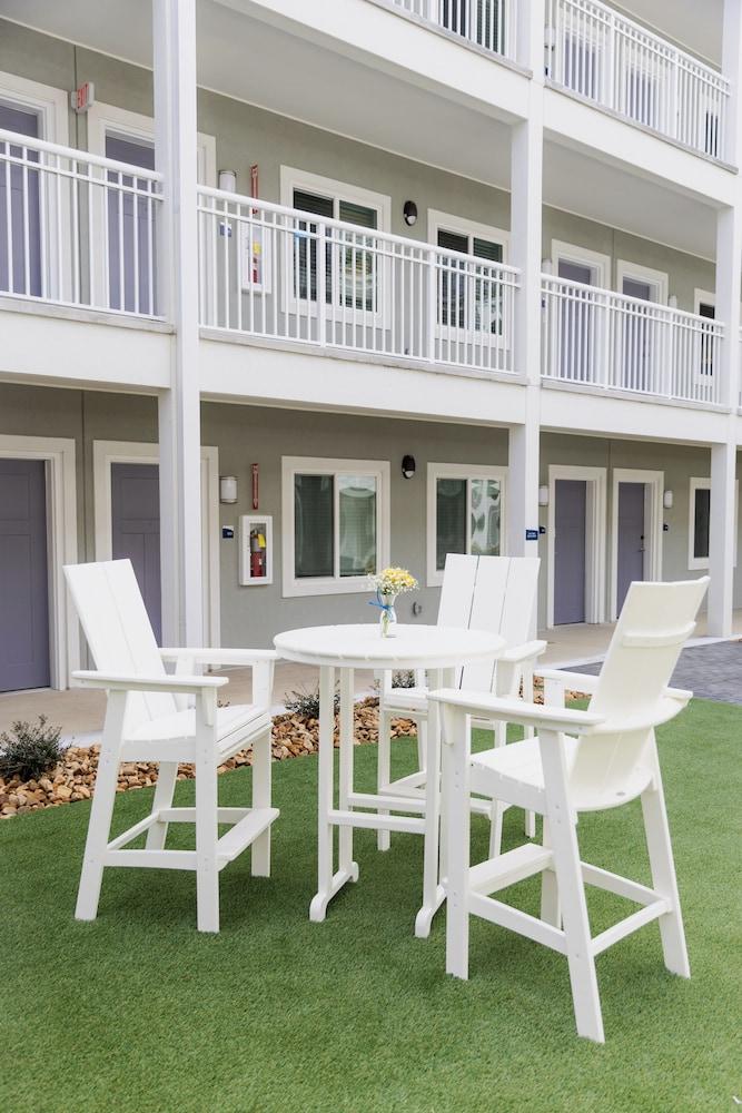 stayAPT Suites Columbus-Fort Benning