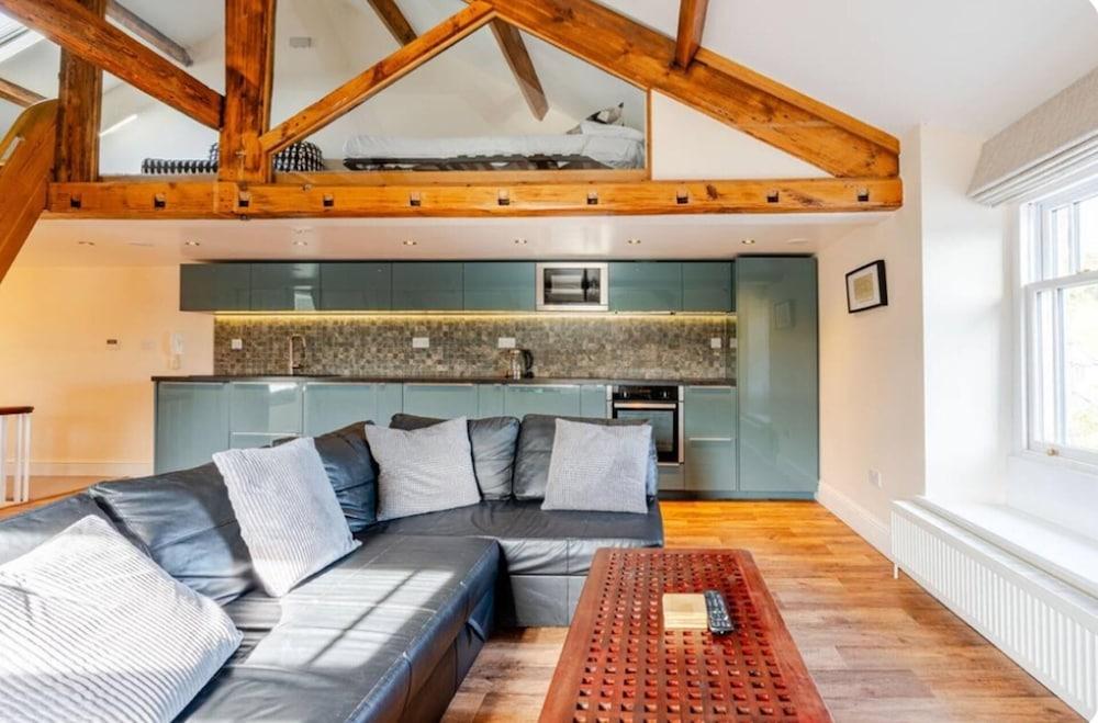 Sedbergh Penthouse - Kingbed - Tv - Wifi