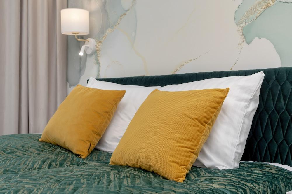 Bright Apartment With Balcony by Renters