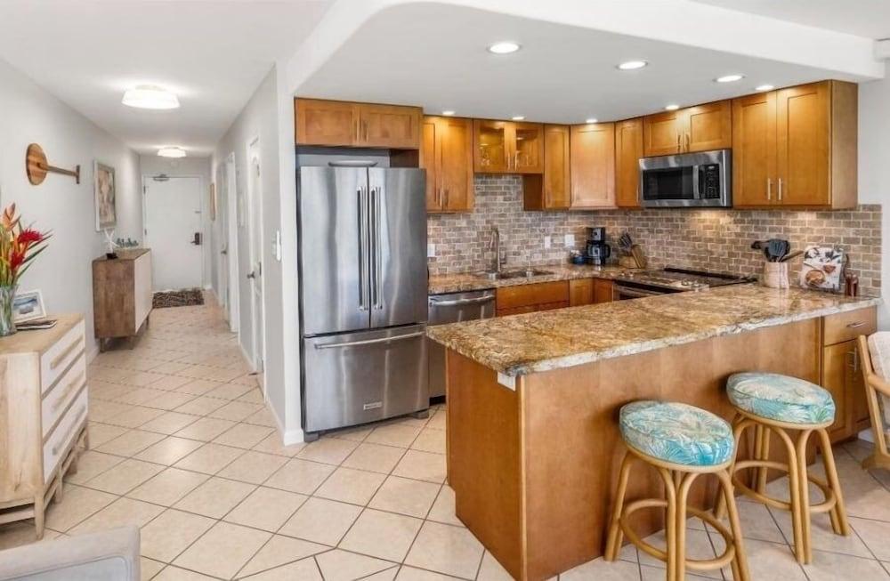 Kihei Surfside, #310 1 Bedroom Condo by RedAwning