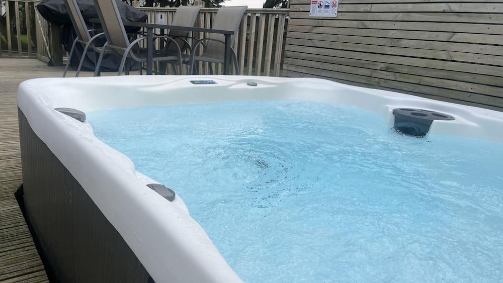 Pet Friendly 2-bed Lodge Near Preston & Blackpool