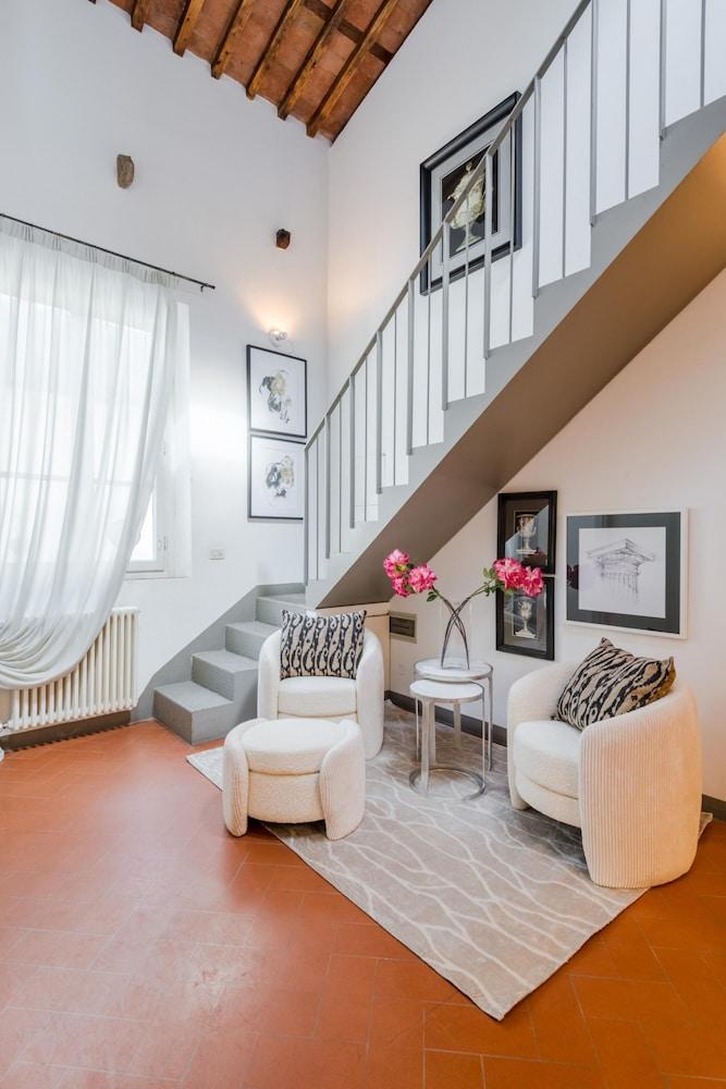 Georgia Penthouse in Lucca