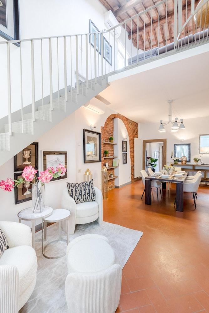 Georgia Penthouse in Lucca