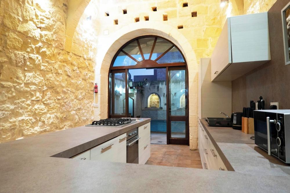 Mixel Gozitan Villa and Pool