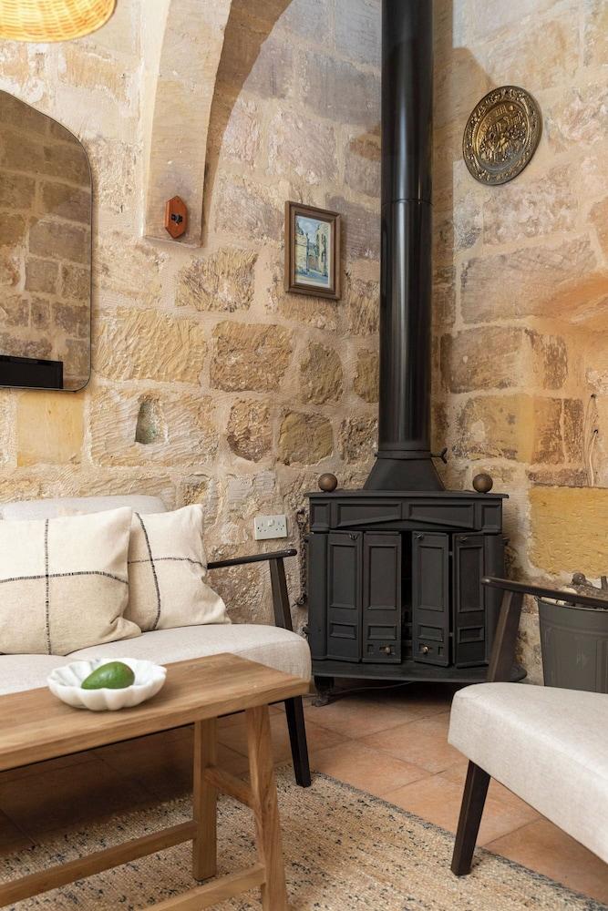 Ta' Nikola Farmhouse