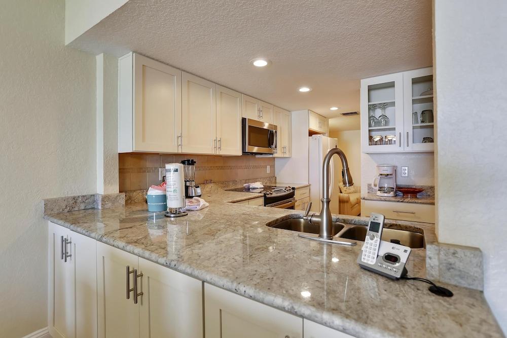 Land's End 6-303 Beach Front - Premier