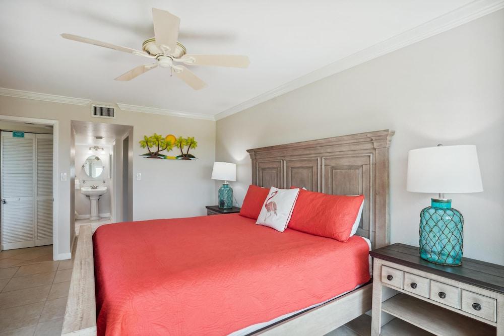 Land's End 7-202 Beach Front