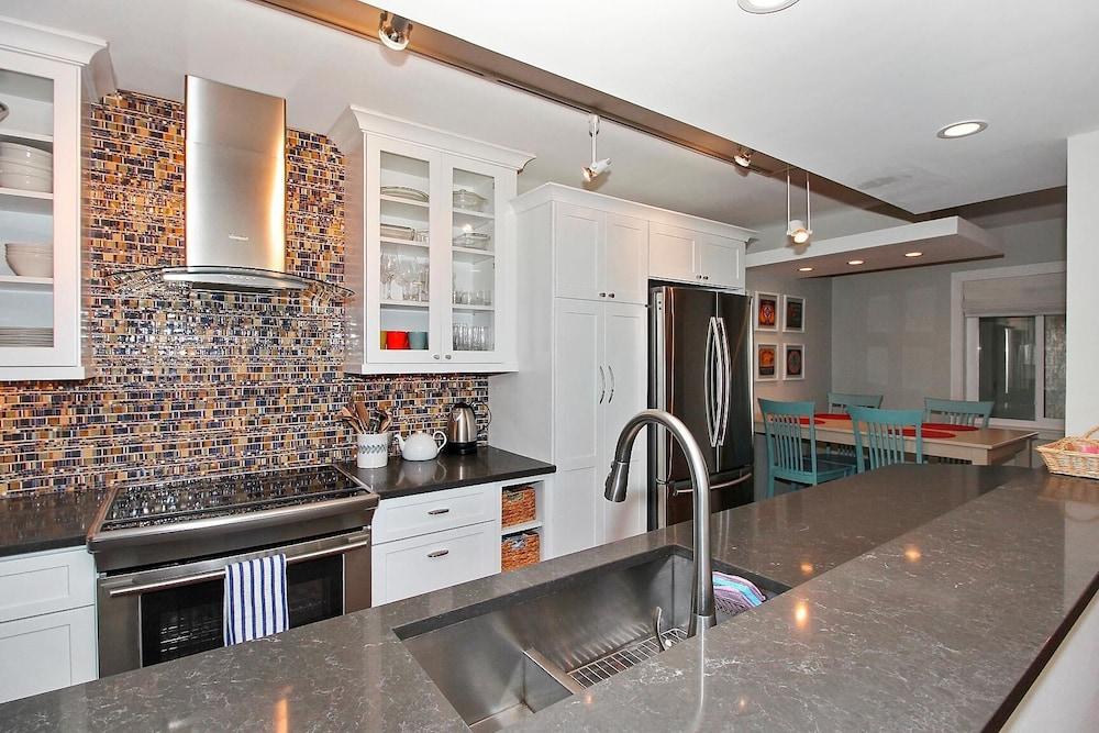 Land's End 7-405 Beach Front - Premier