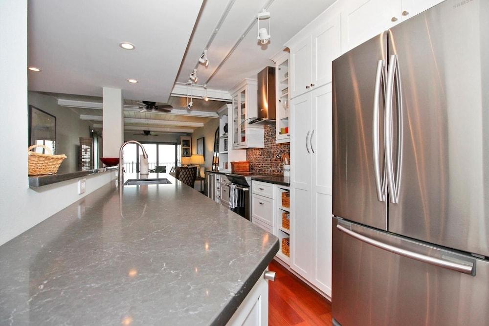 Land's End 7-405 Beach Front - Premier