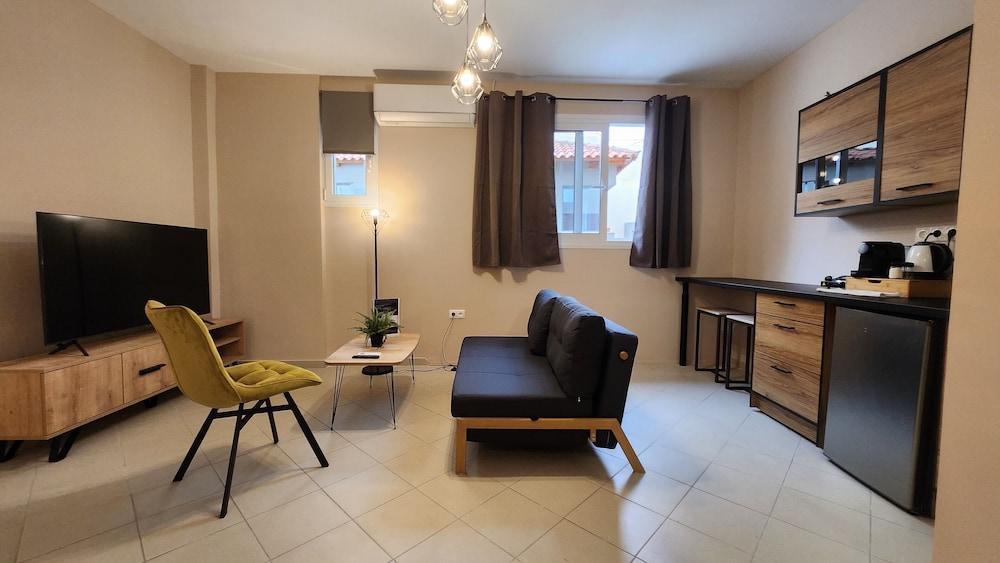 Boutique Studios & Apartments-by Avelink