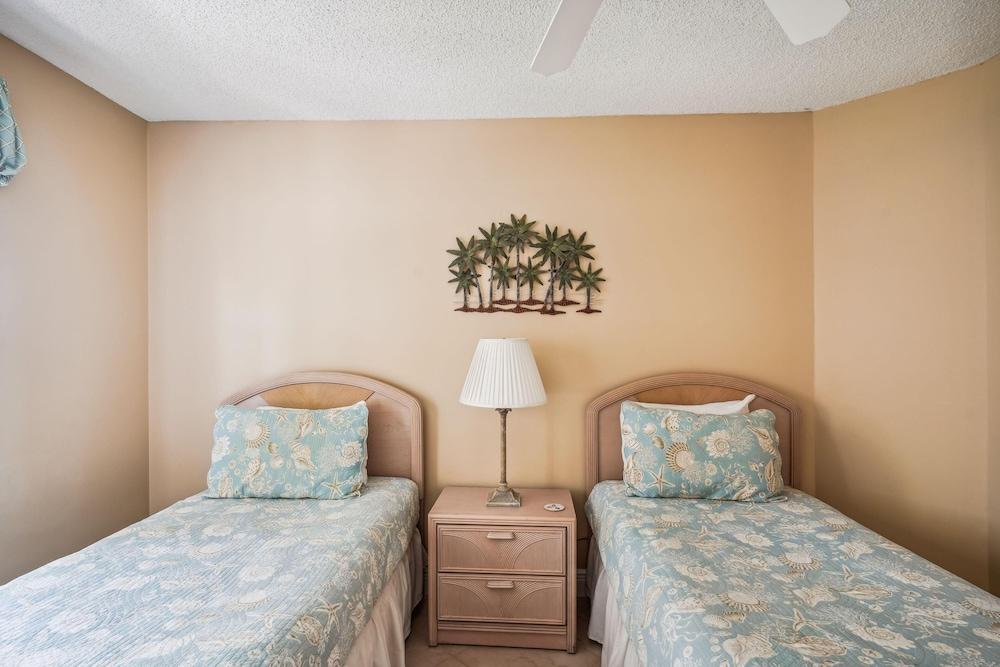 Land's End 8-201 Beach Front - Premier