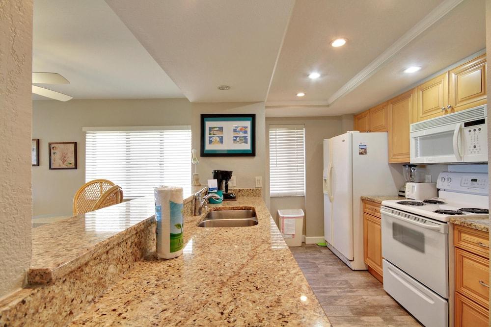 Land's End 8-306 Beach Front - Premier