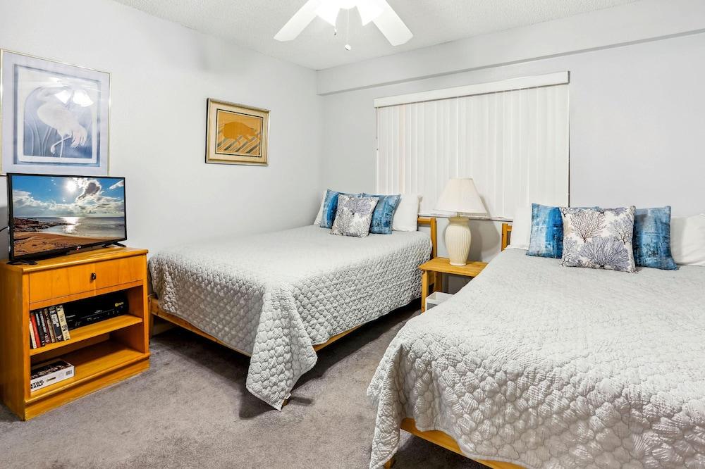 Land's End 9-204 Beach Front