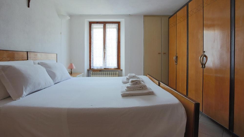 Piazza 25 Aprile in San Fedele Intelvi