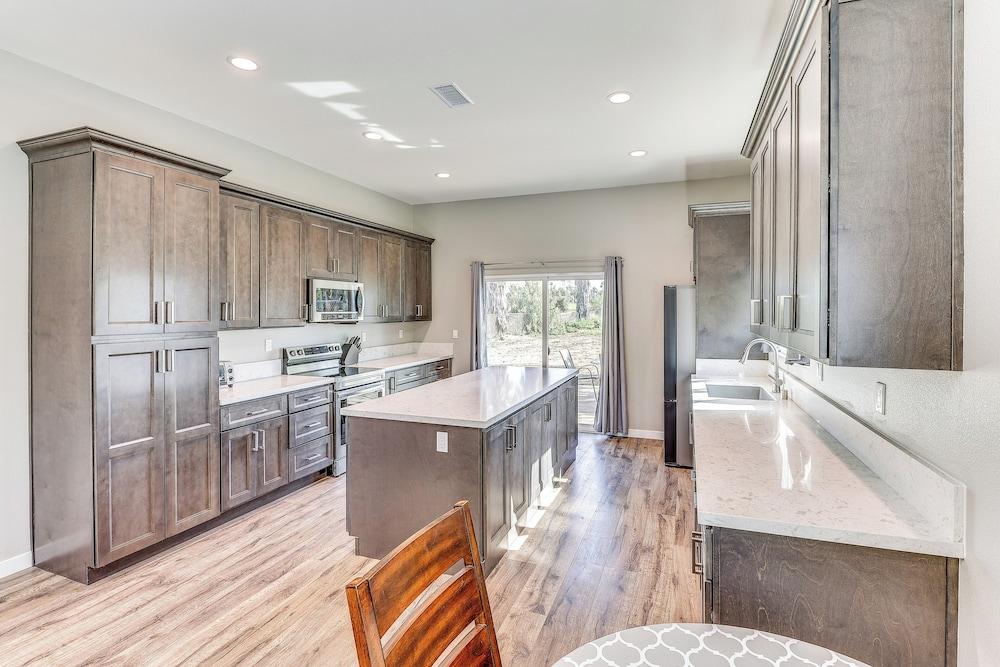 Peaceful Riverside Home w/ Patio, 7 Mi to Downtown