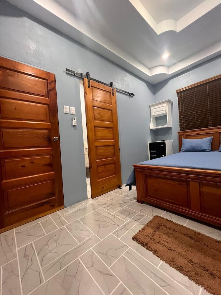 Aqua Lounge The Venue