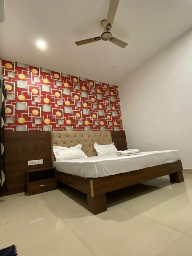 Goroomgo JK Residency Amritsar