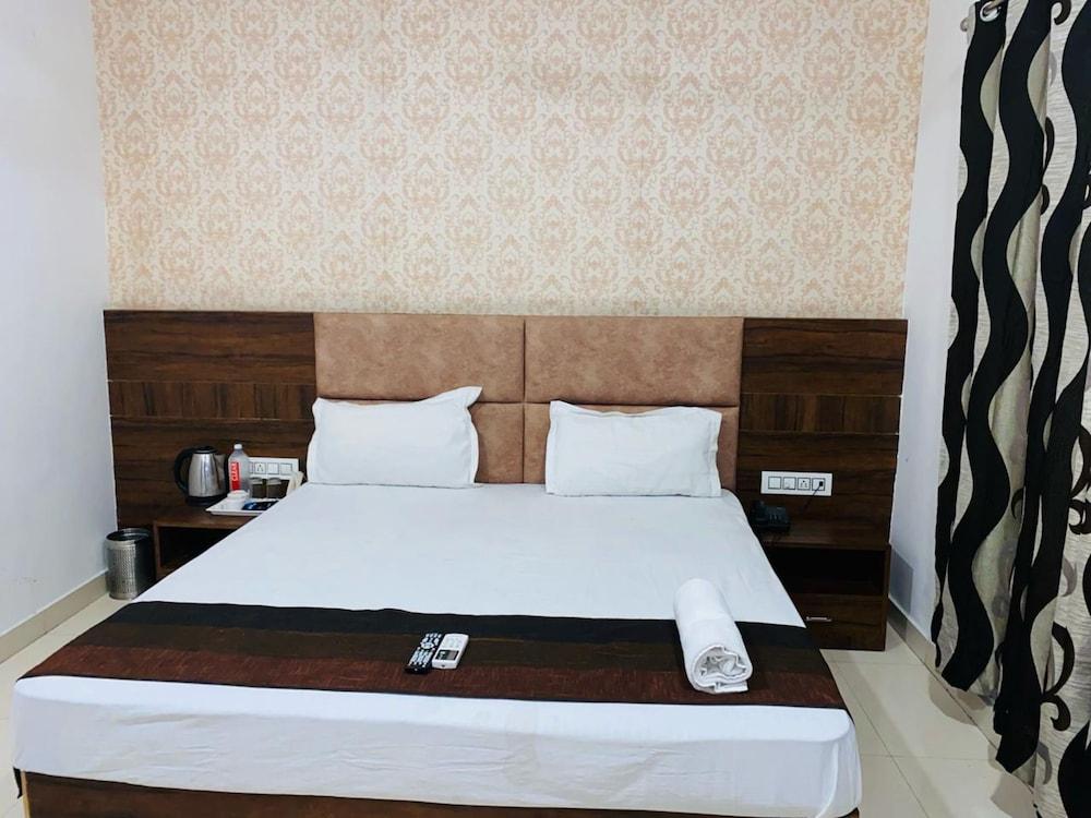 Goroomgo JK Residency Amritsar