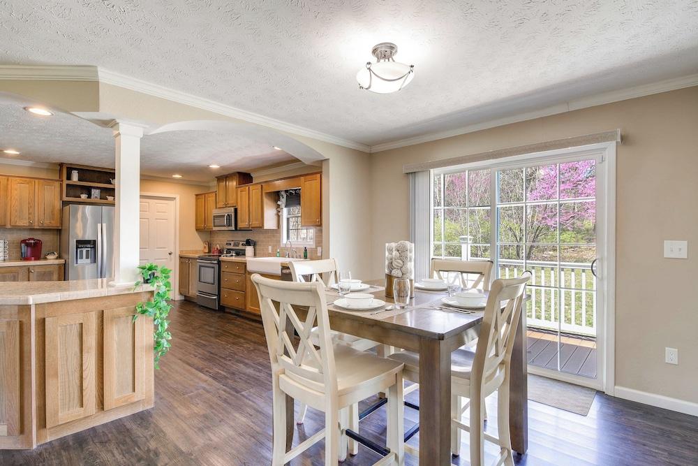 Private Hot Tub & Mountain View: Newport Home