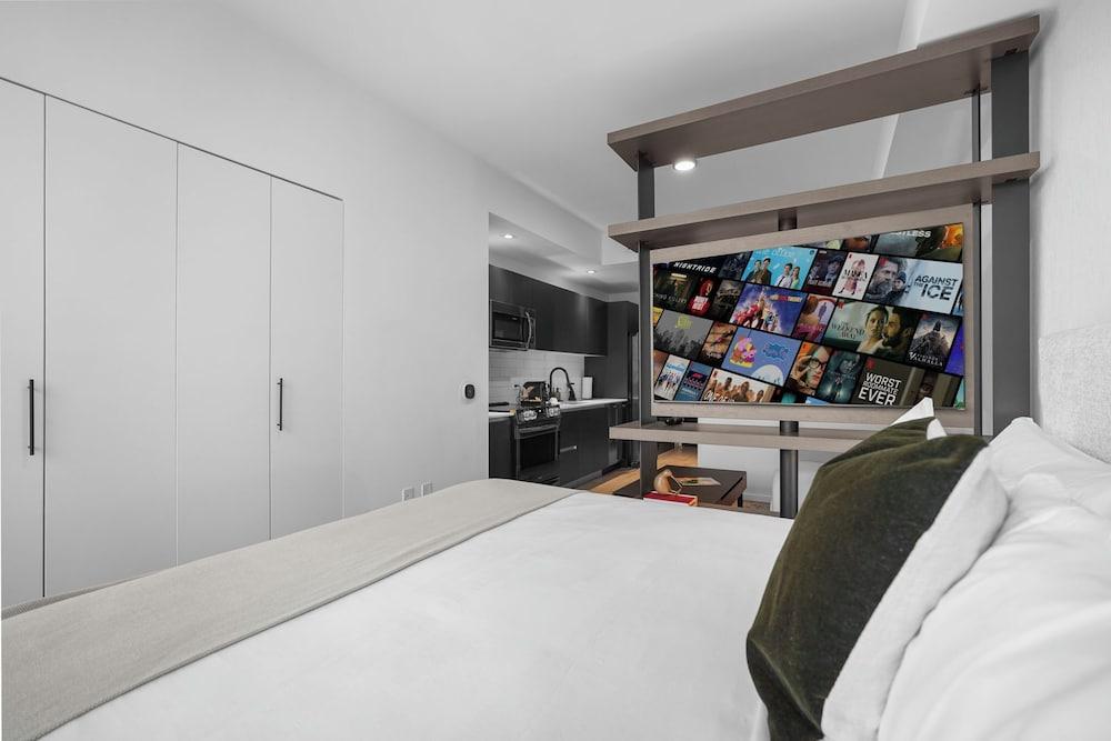 Bayfront Park King Studio with Bay View