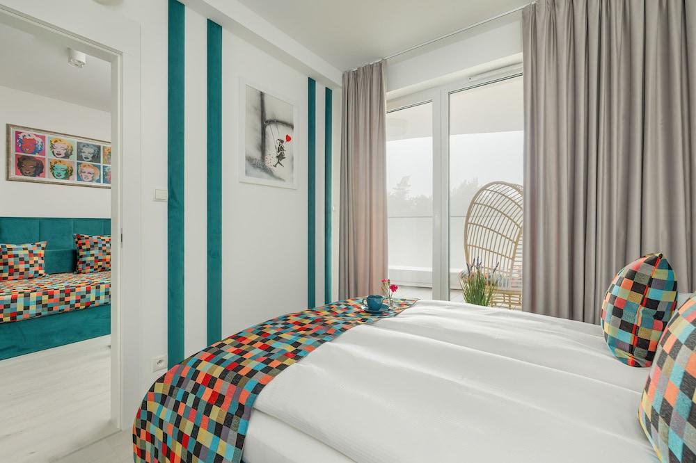 Rogowo Pearl Turquoise by Renters