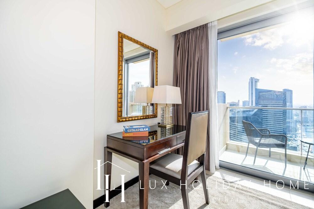 LUX  The JW Marina Studio