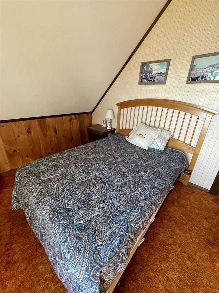 1901 House Limit 10 4 Bedroom Cottage by RedAwning