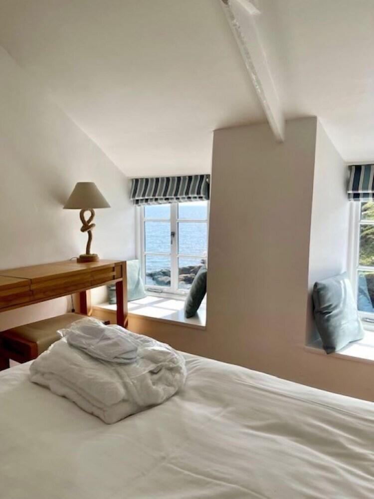 Cottages at the Lugger