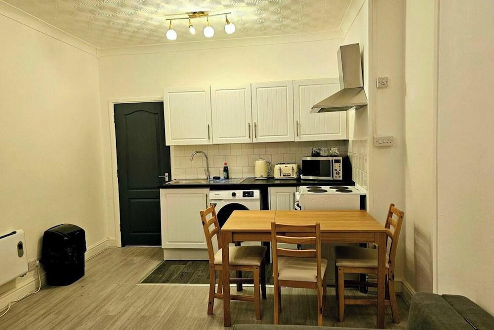 Flat - Sleeps 4 - Wifi