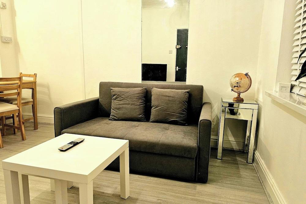 Flat - Sleeps 4 - Wifi