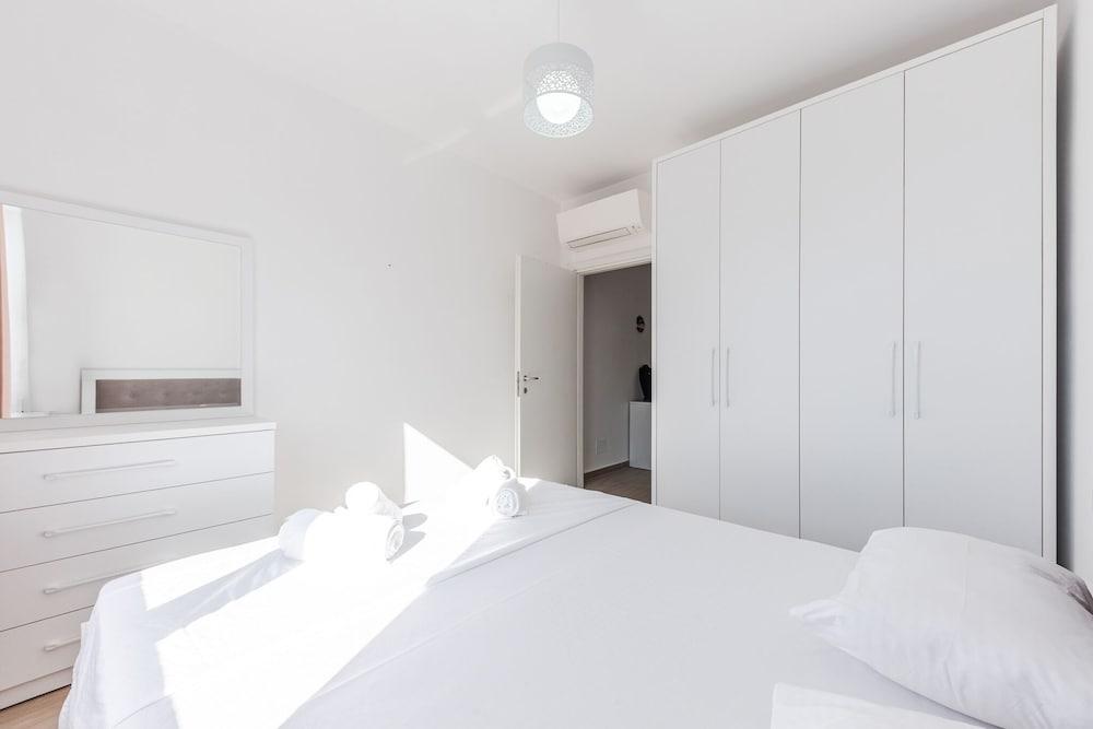 Wave Seaside Apartment