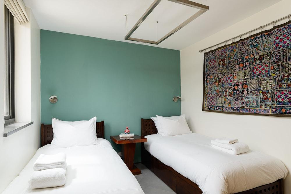 Luxury Duplex with Rooftop by FeelHome