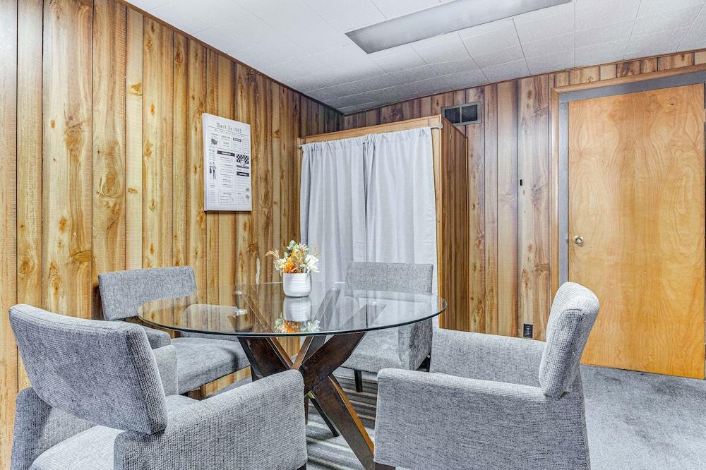 Bright Muncie Home w/ Yard ~ 2 Mi to Downtown!