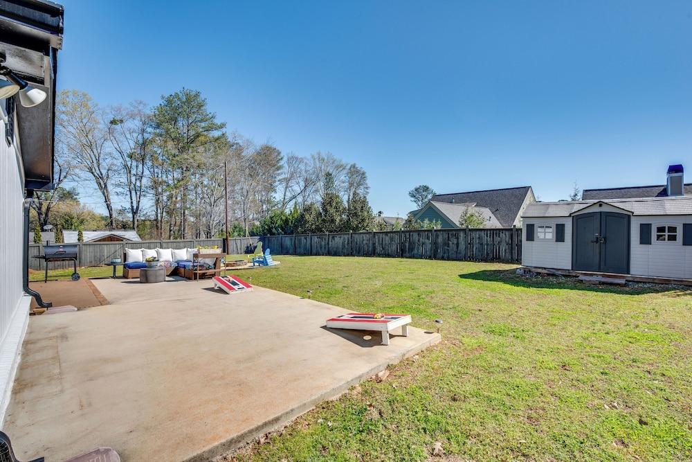 Chic Marietta Getaway w/ Fire Pit & Grill!