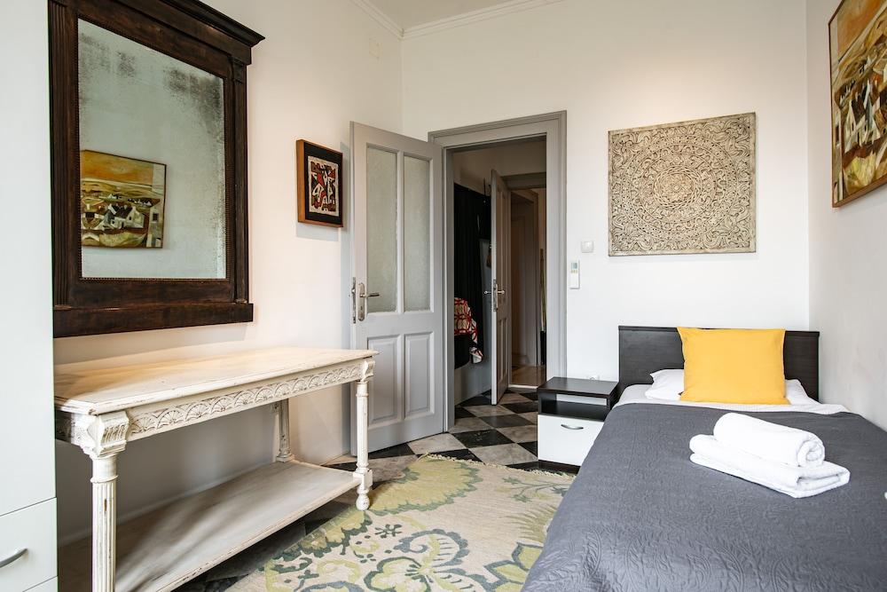 Secret Garden by DuHomes