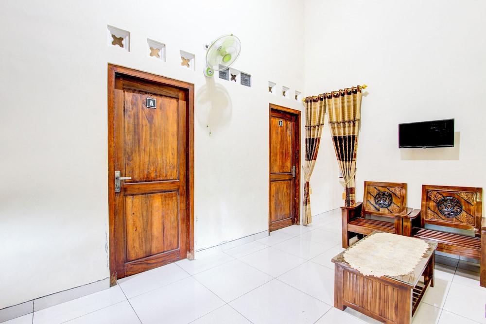 SPOT ON 93819 Homestay Shinta Syariah